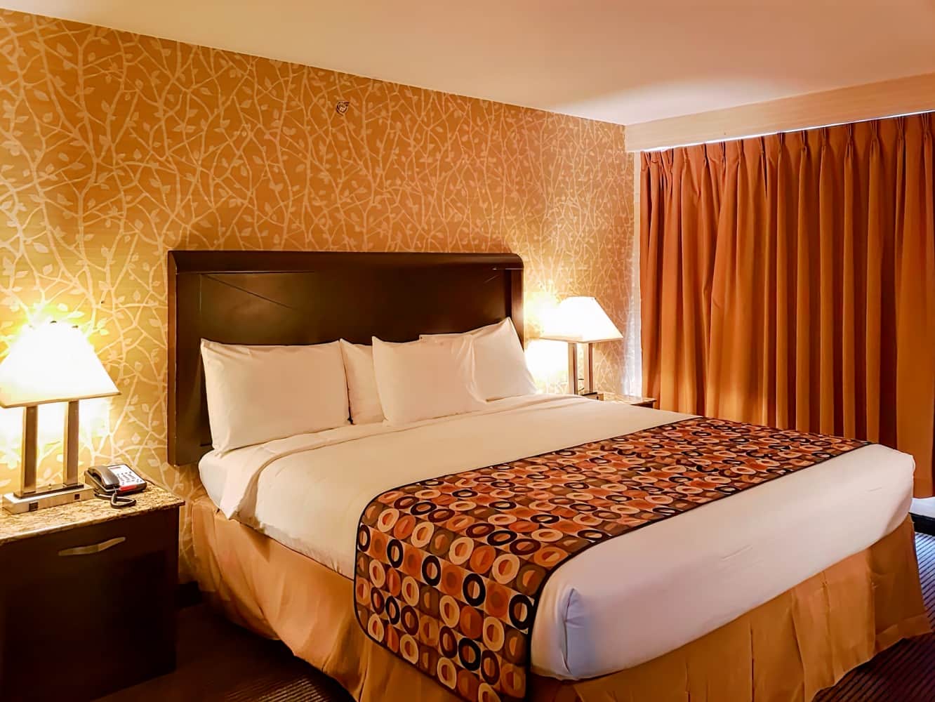 Elmhurst Hotel