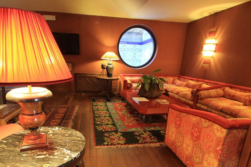 Colony Hotel