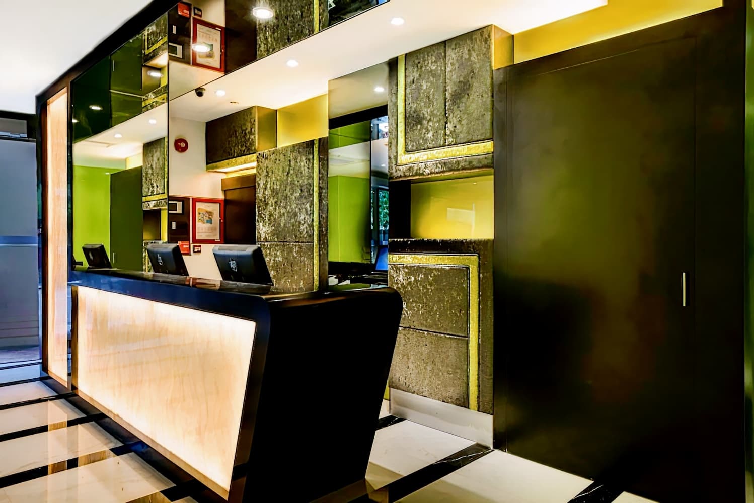 J8 Hotel