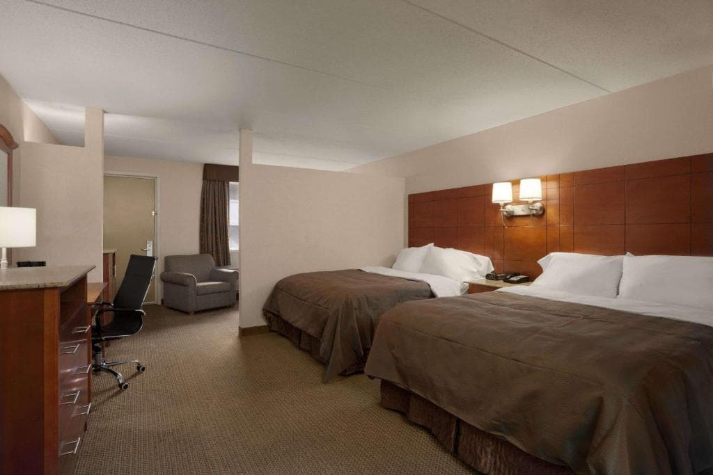 Ramada by Wyndham Rockville Centre