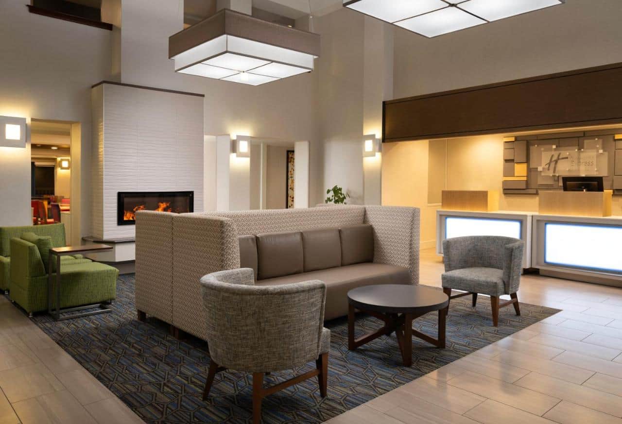 Holiday Inn Express Hotel & Suites Belmont