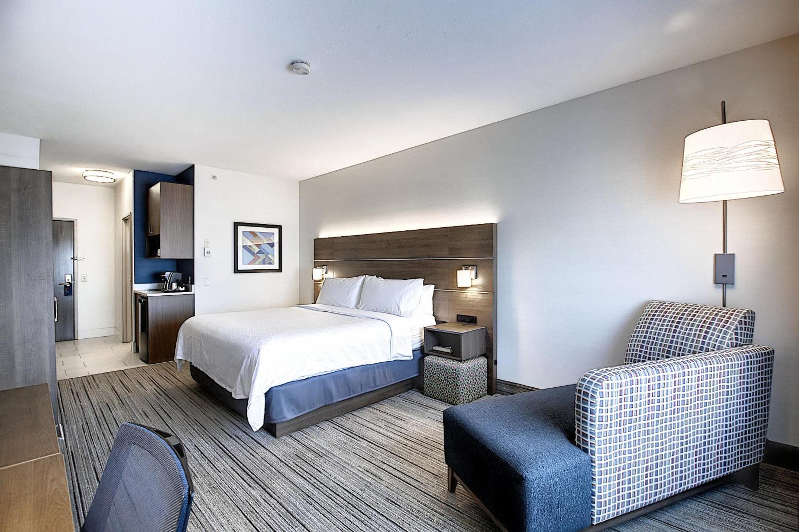 Holiday Inn Express & Suites Airport Calgary
