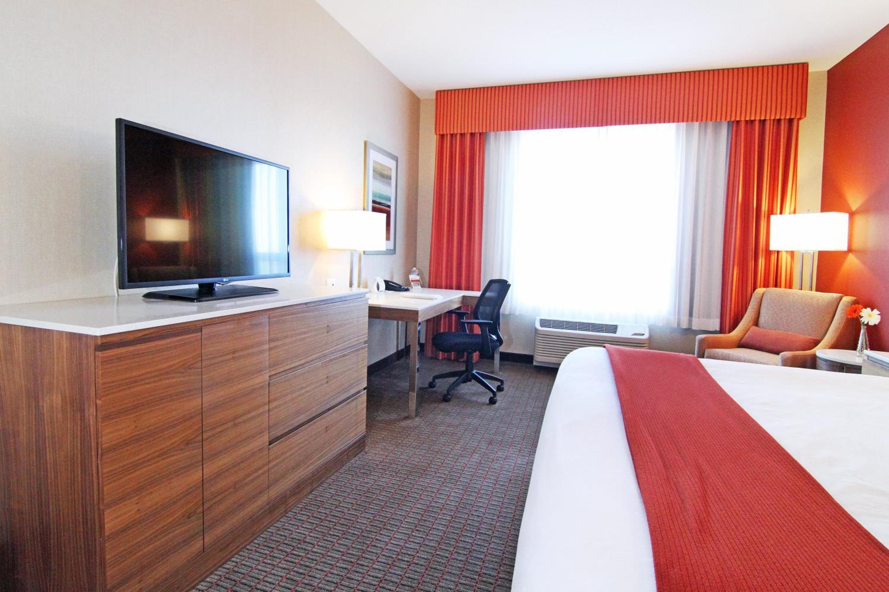 Holiday Inn Express & Suites Calgary University