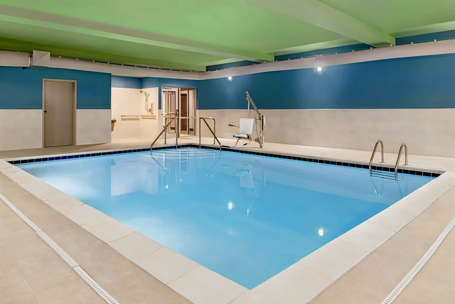 Holiday Inn Express & Suites Cincinnati South - Wilder