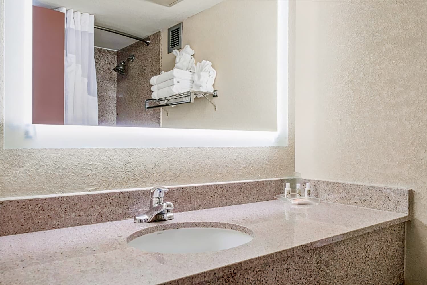 Holiday Inn Morgantown/Pennsylvania Turnpike Exit 298