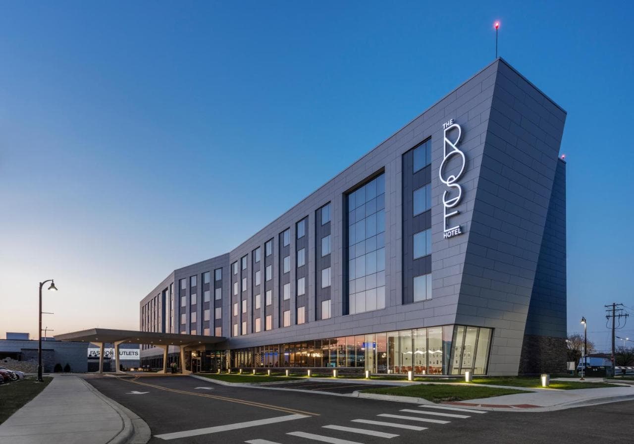 The Rose Hotel Chicago O'hare Tapestry Collection by Hilton