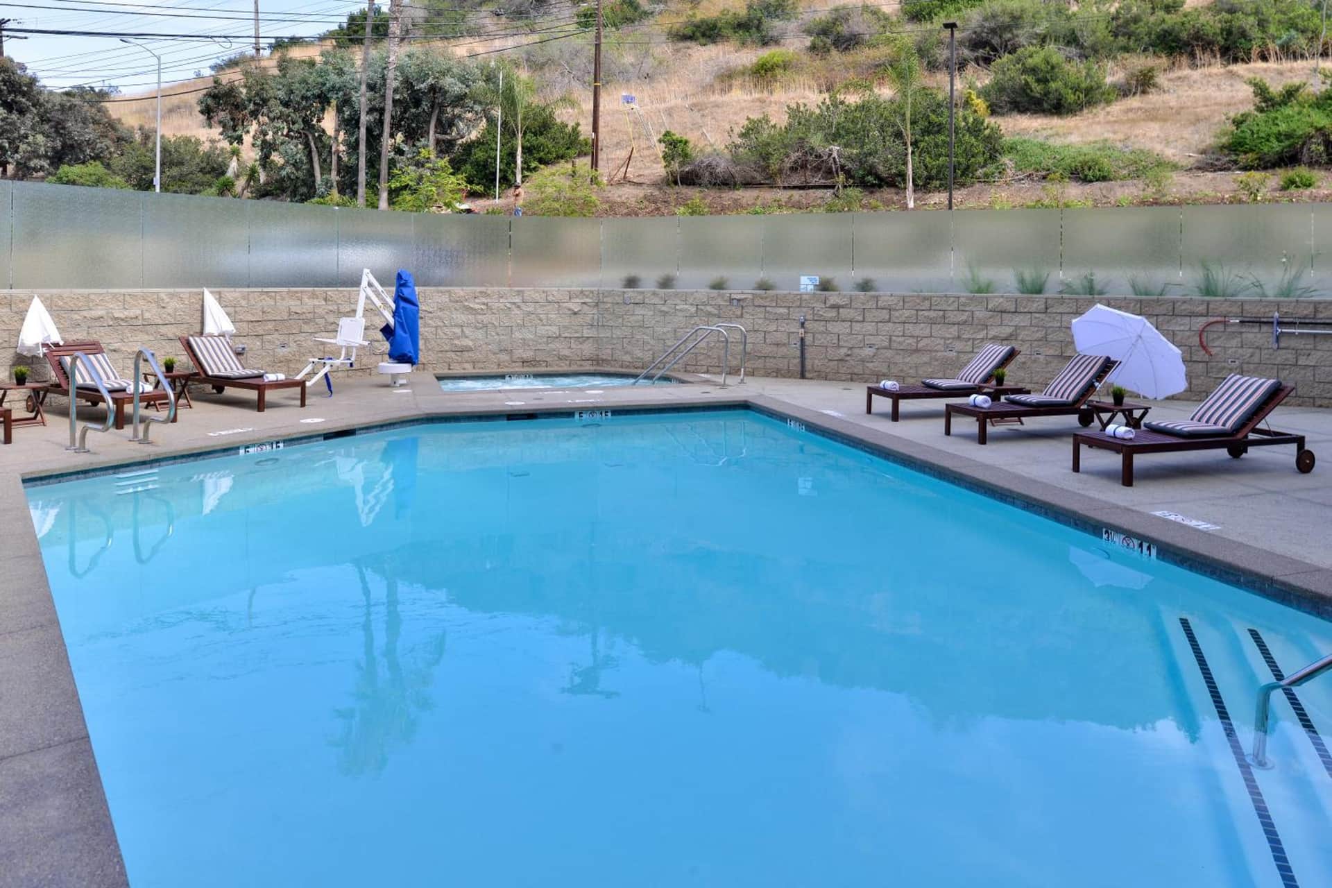 Holiday Inn Express & Suites San Diego - Mission Valley, an IHG Hotel
