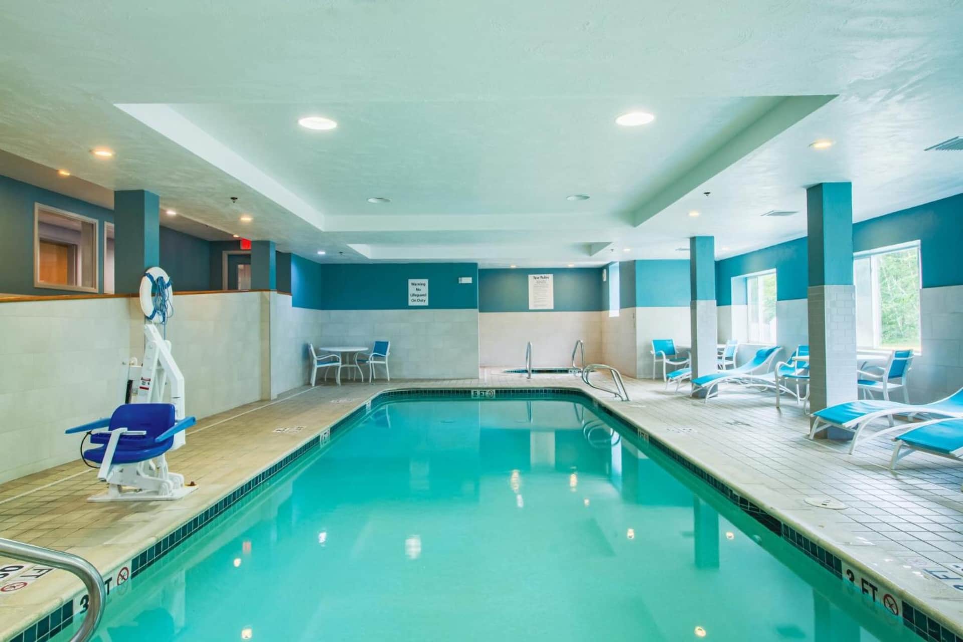 Holiday Inn Express & Suites - Lincoln East - White Mountains, an IHG Hotel