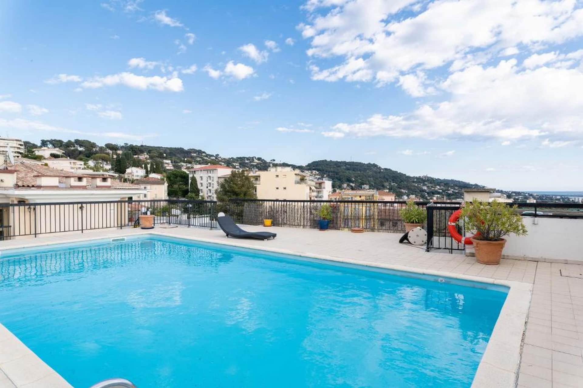 Adonis Cannes | Hôtel Thomas