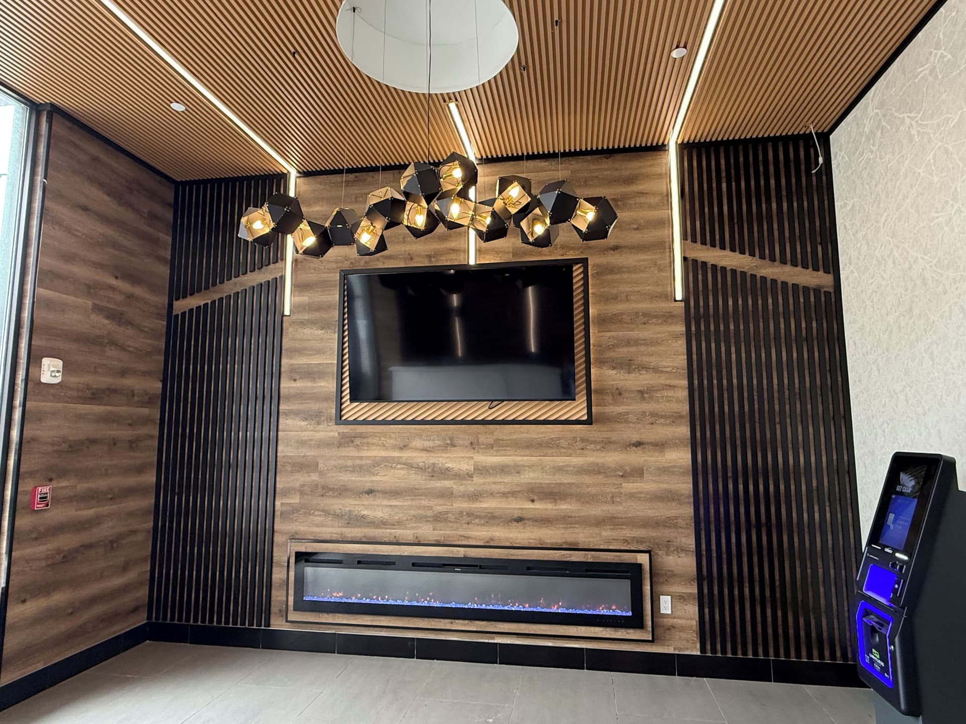 Lux Hotel LIC