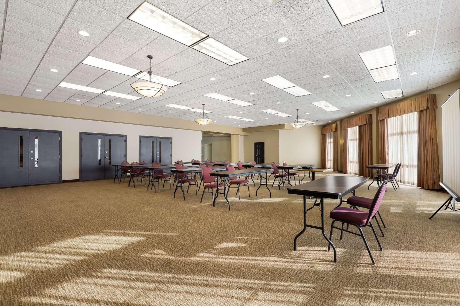 MainStay Suites Fitchburg - Madison
