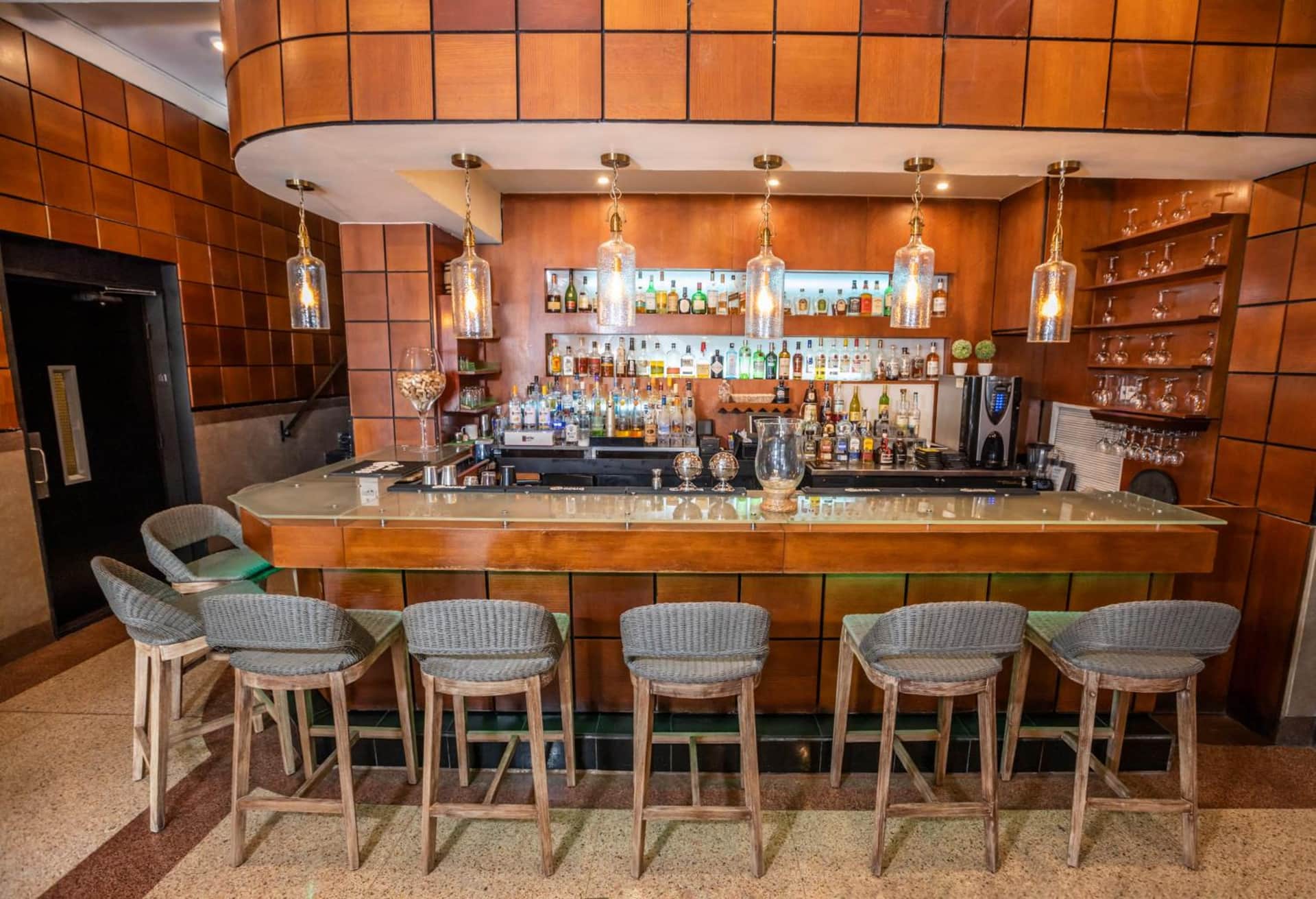Chesterfield Hotel & Suites