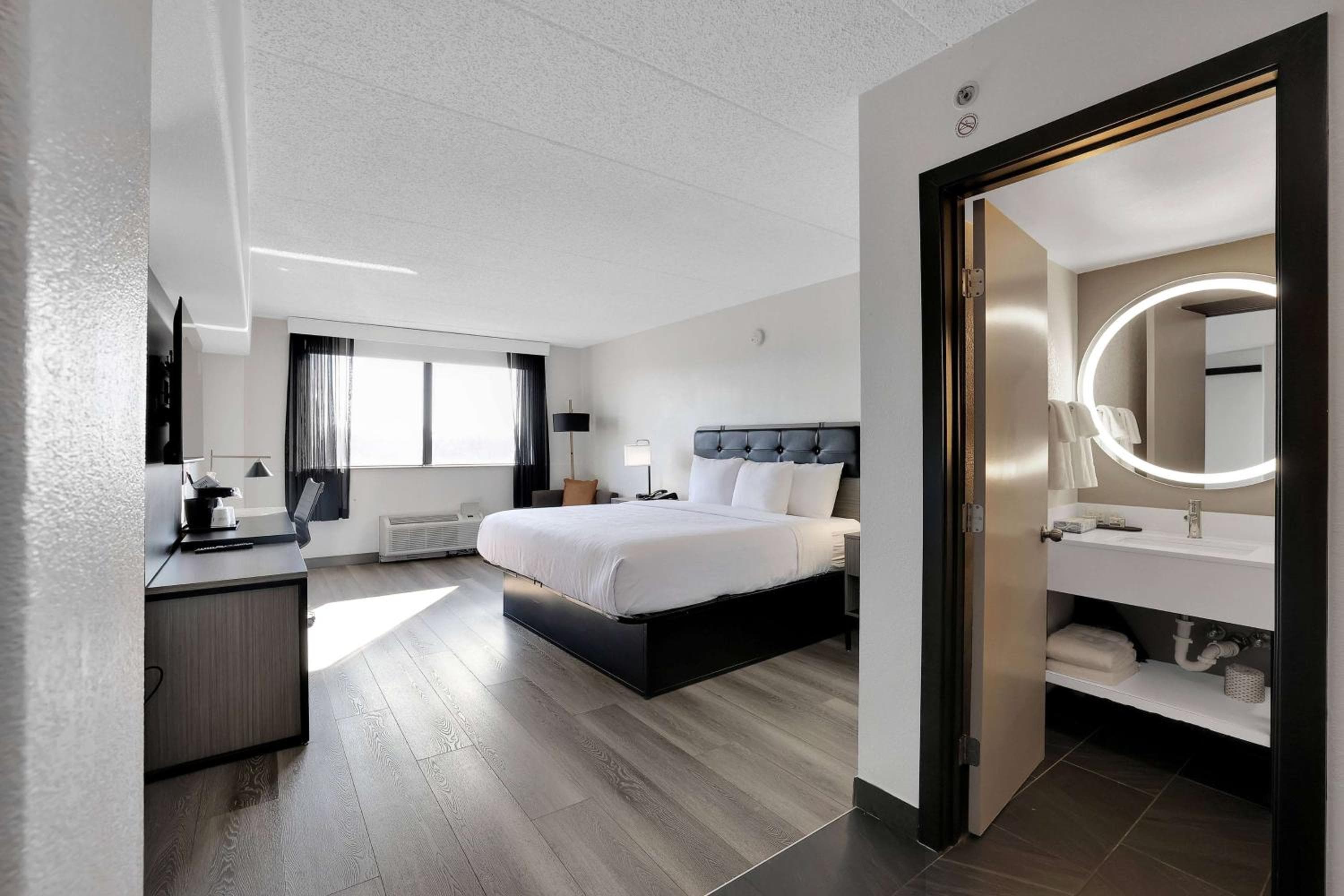 Holiday Inn Express & Suites Washington DC - NoMa