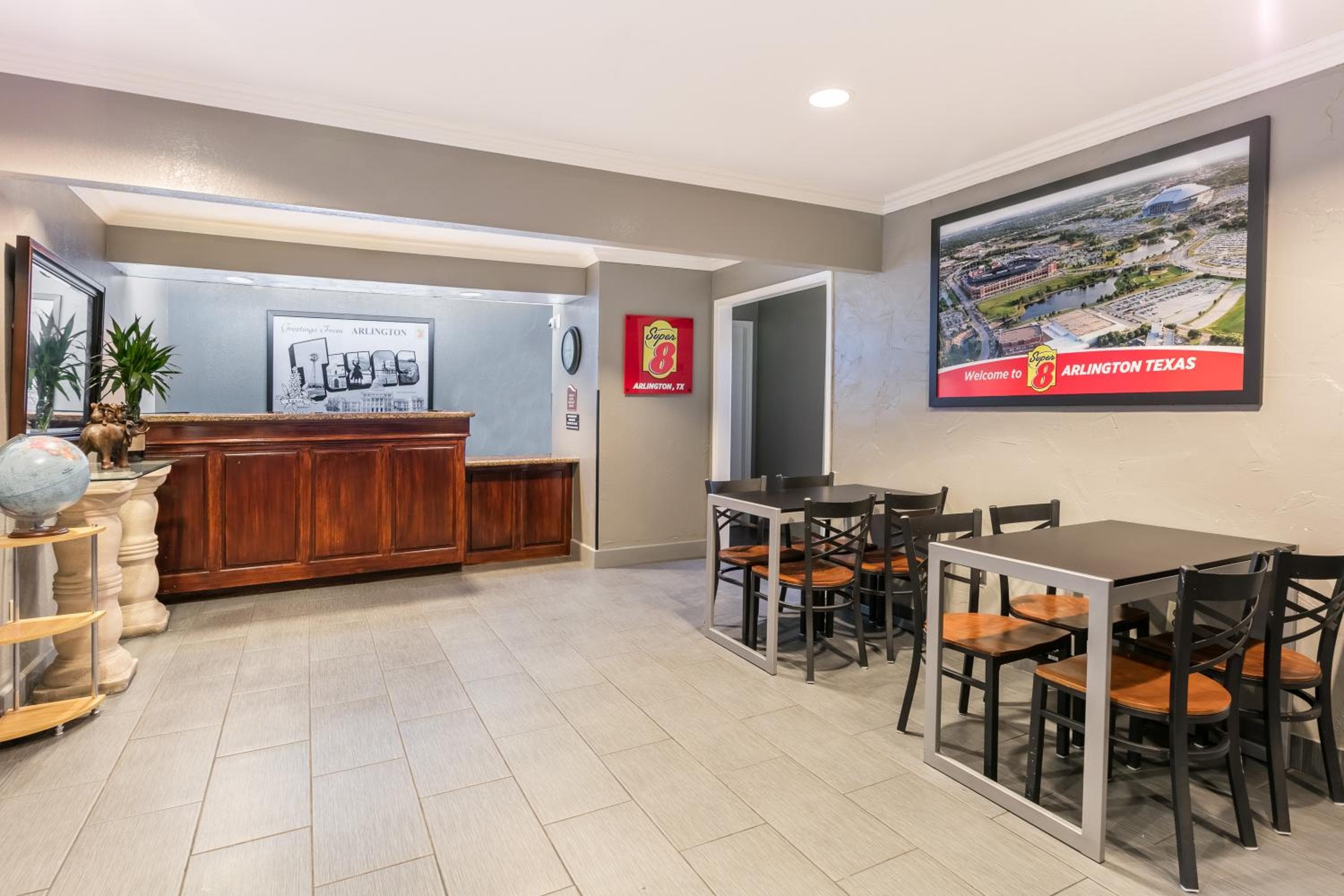 Super 8 by Wyndham Arlington Near AT&T Stadium