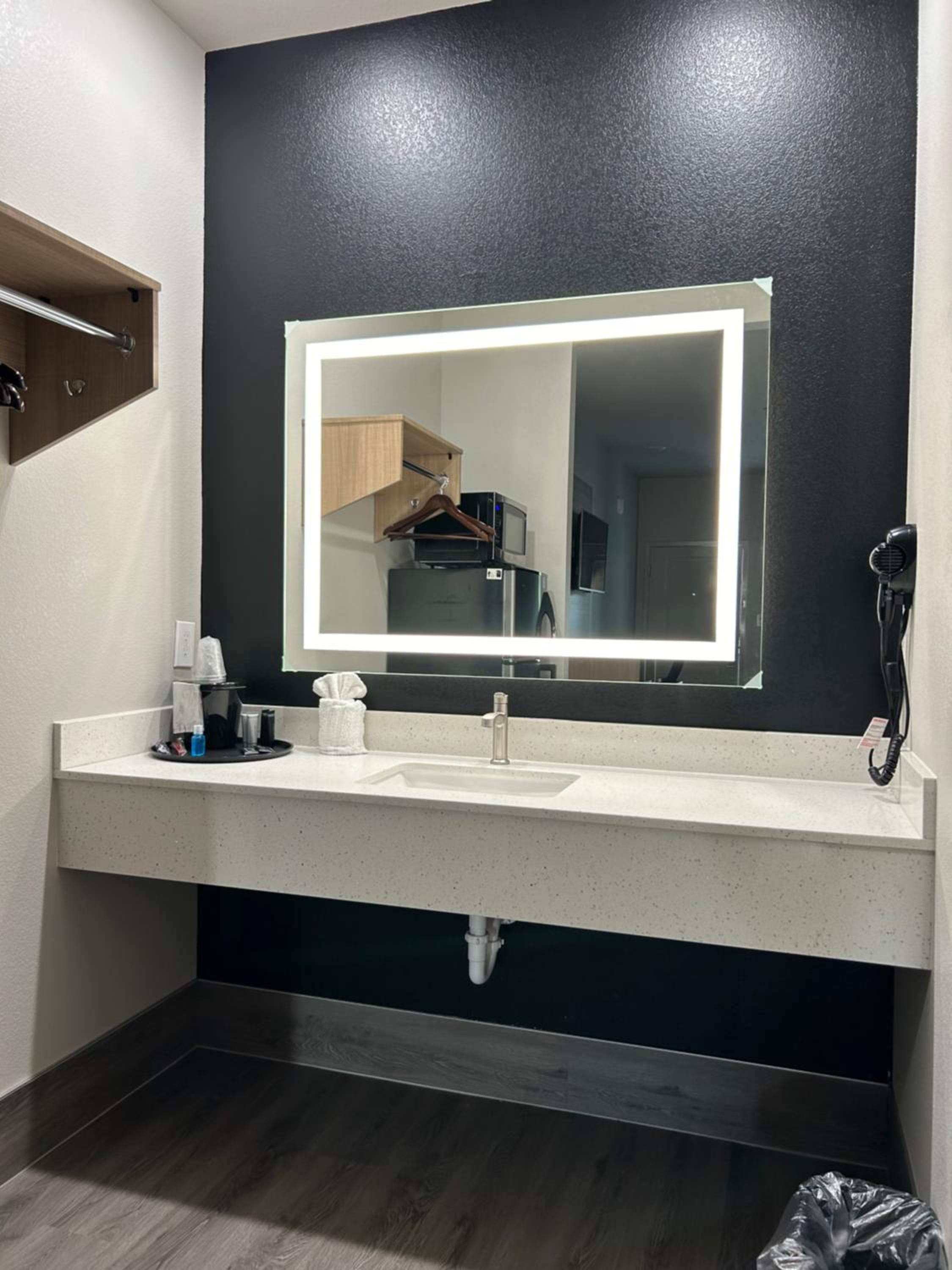 Crystal Inn Gessner - Near Sam Houston Racepark