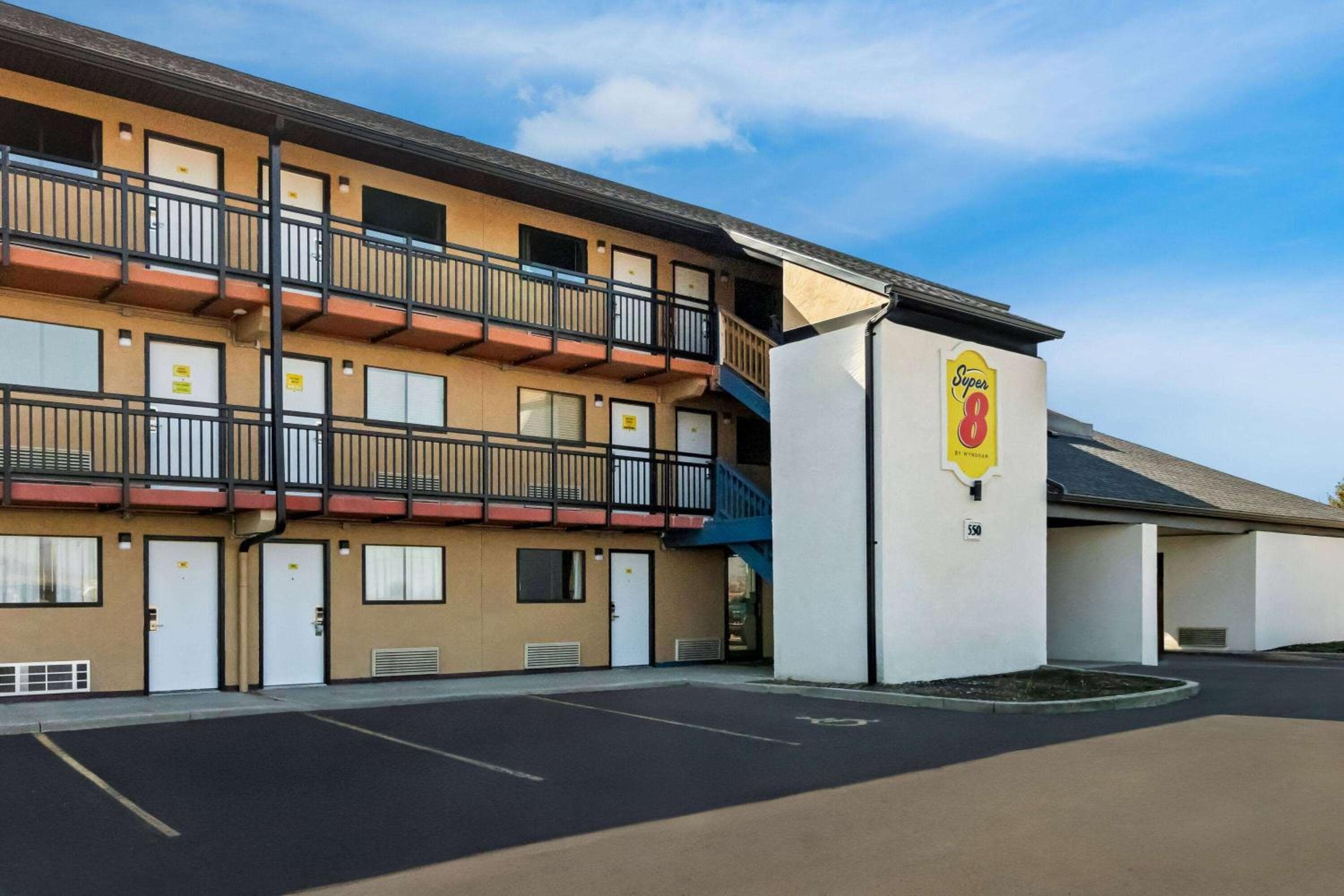 Super 8 by Wyndham Vandalia/Dayton International Airport