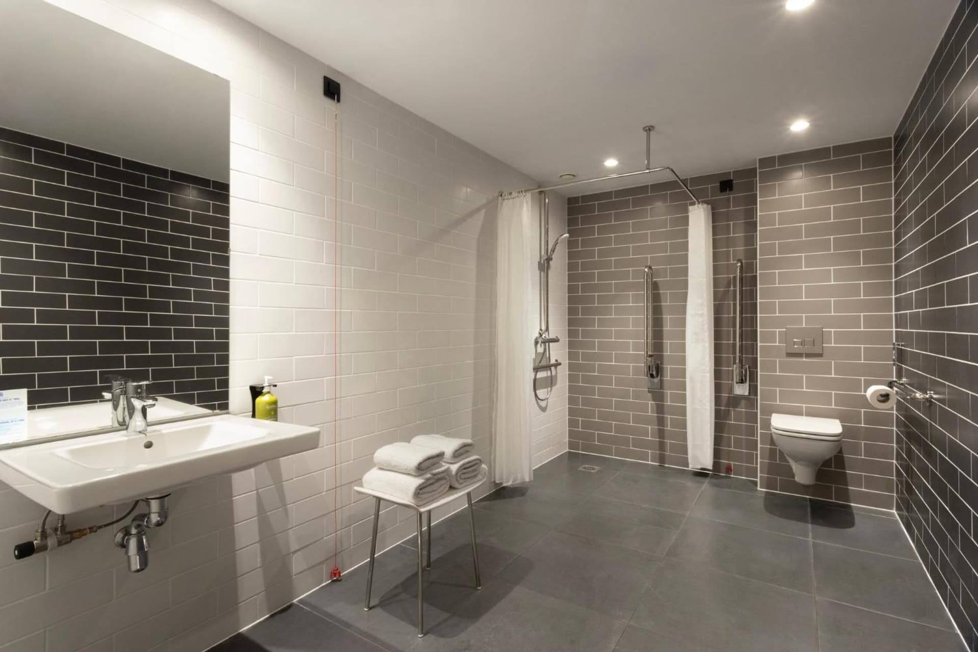 Holiday Inn Express Brussels - Airport by IHG