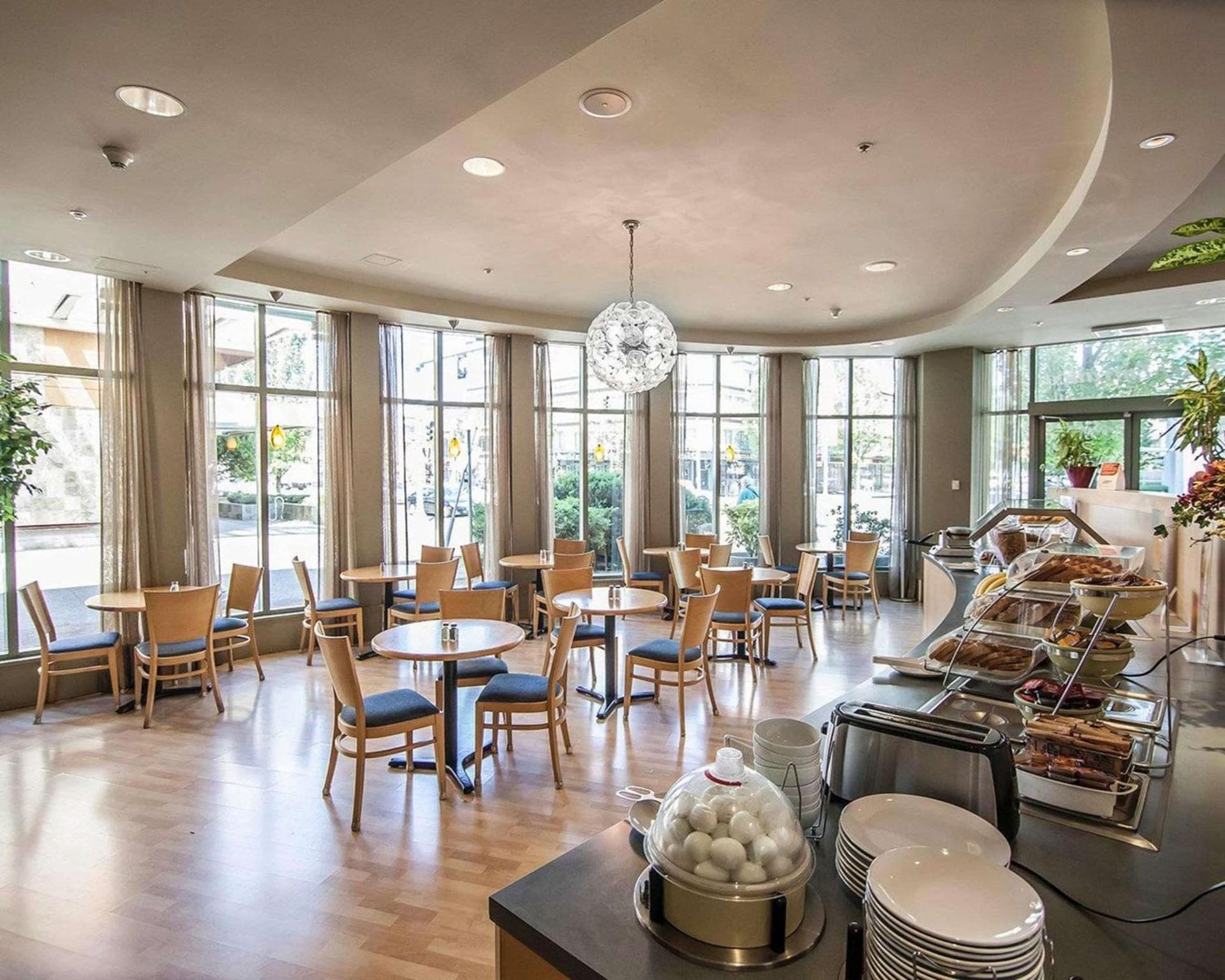 Comfort Hotel Vancouver Airport