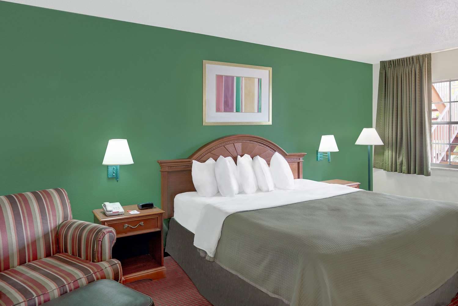 Howard Johnson by Wyndham Ft. Myers FL