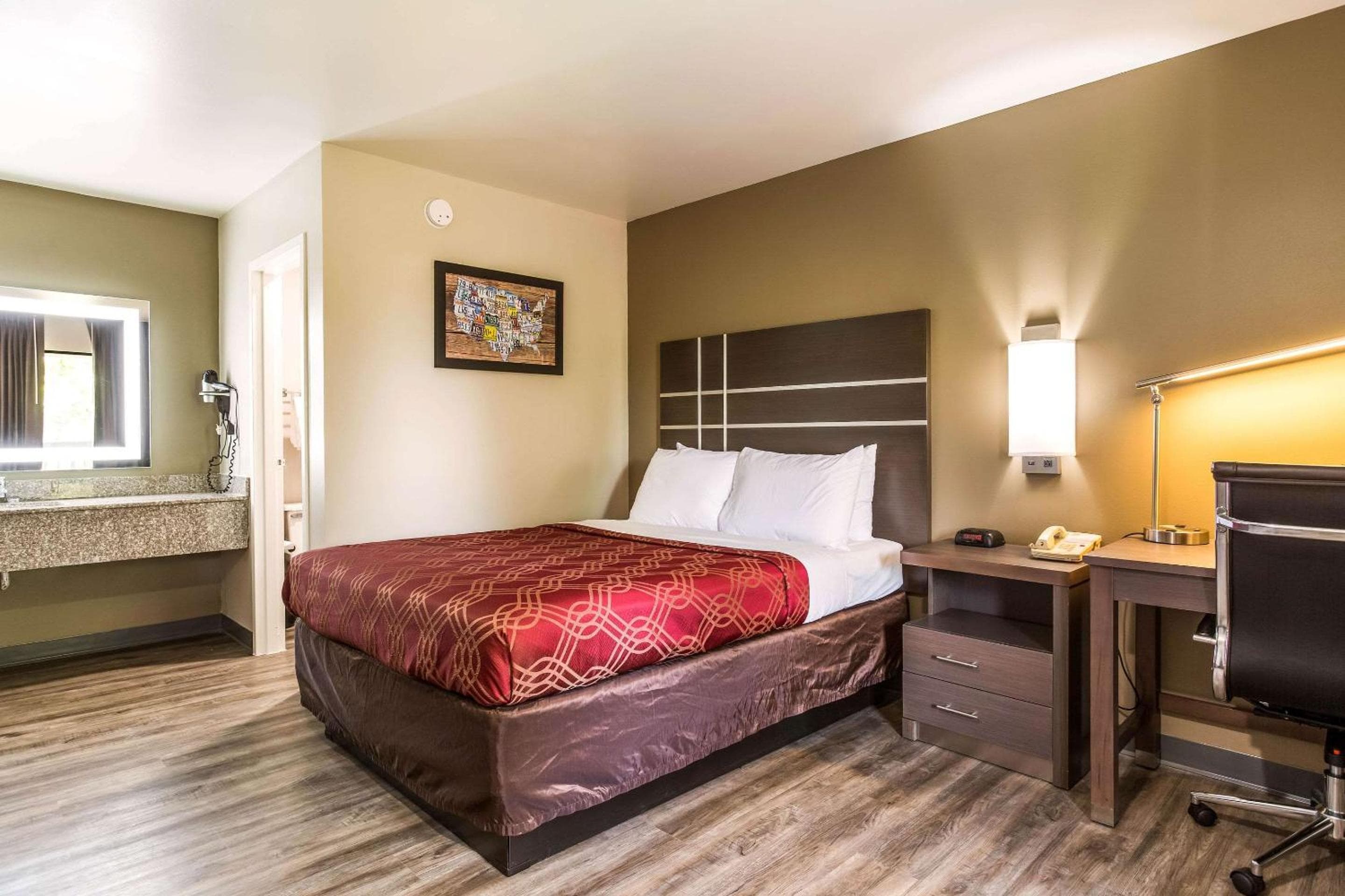 Econo Lodge Inn & Suites Murfreesboro Shopping District