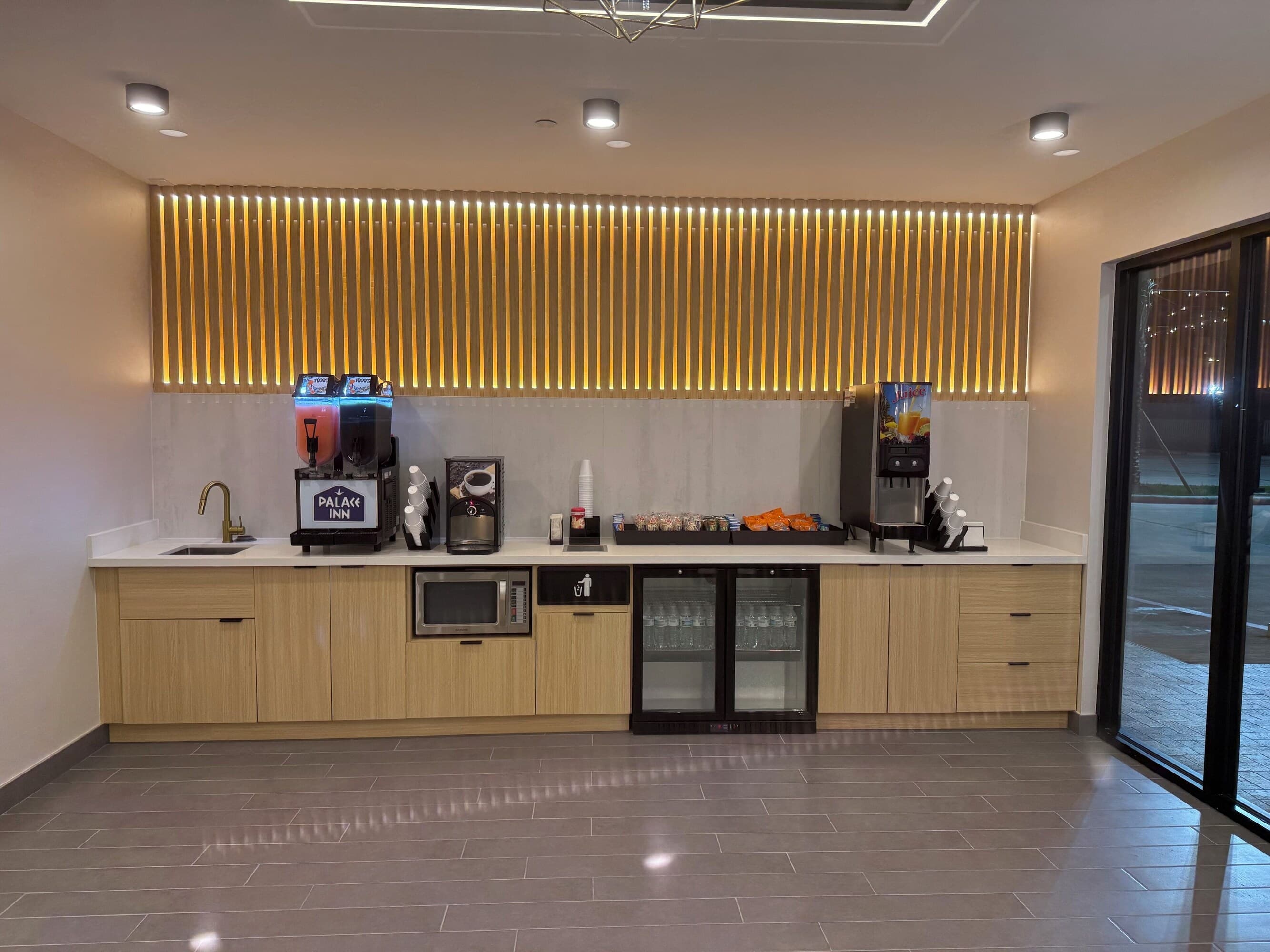 Palace Inn Blue 290 W 43rd & Bingle Rd