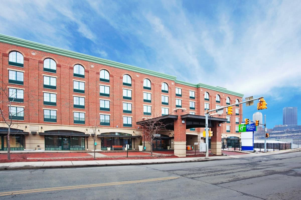 Holiday Inn Express & Suites Pittsburgh North Shore Pittsburgh hotel