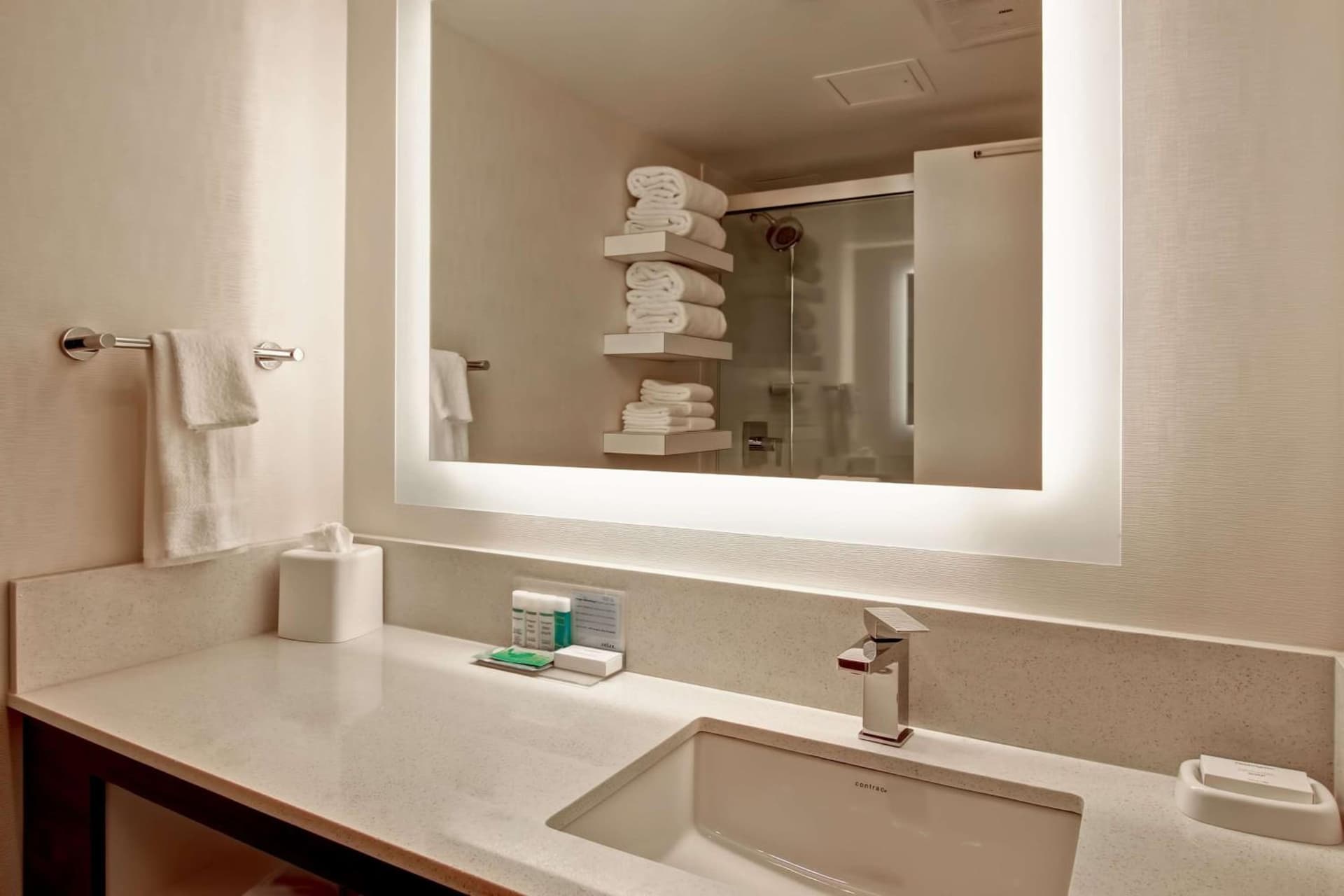 Hampton Inn & Suites by Hilton Calgary Airport