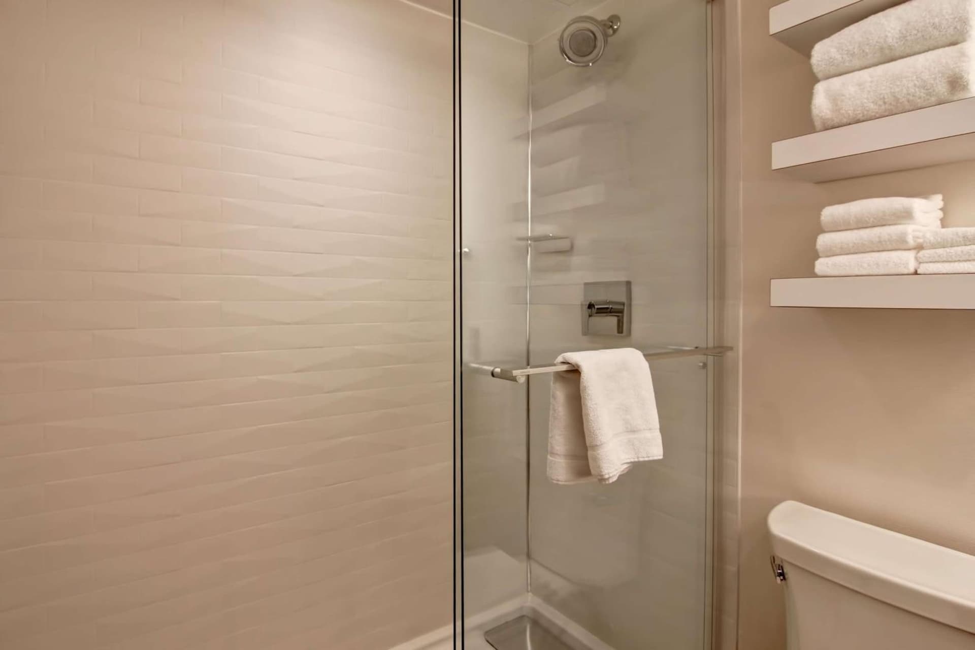 Hampton Inn & Suites by Hilton Calgary Airport