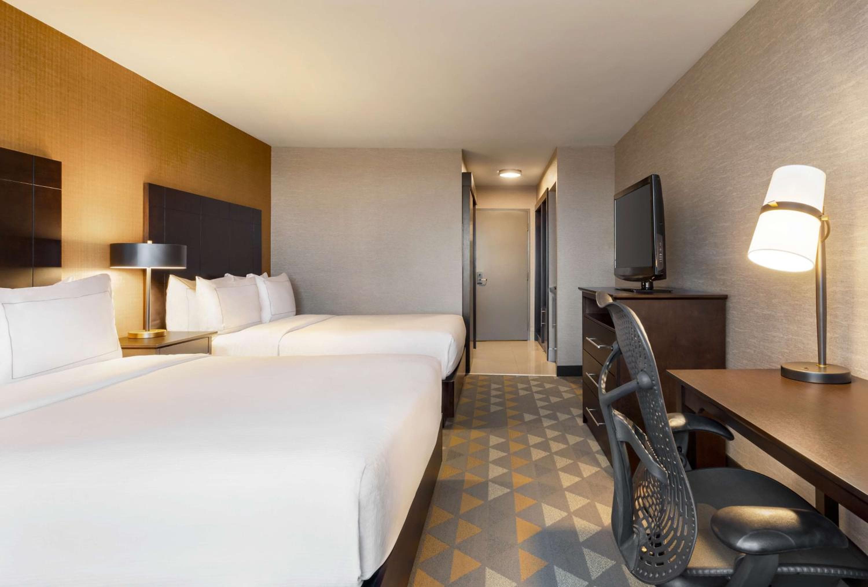 DoubleTree by Hilton Pointe Claire Montreal Airport West