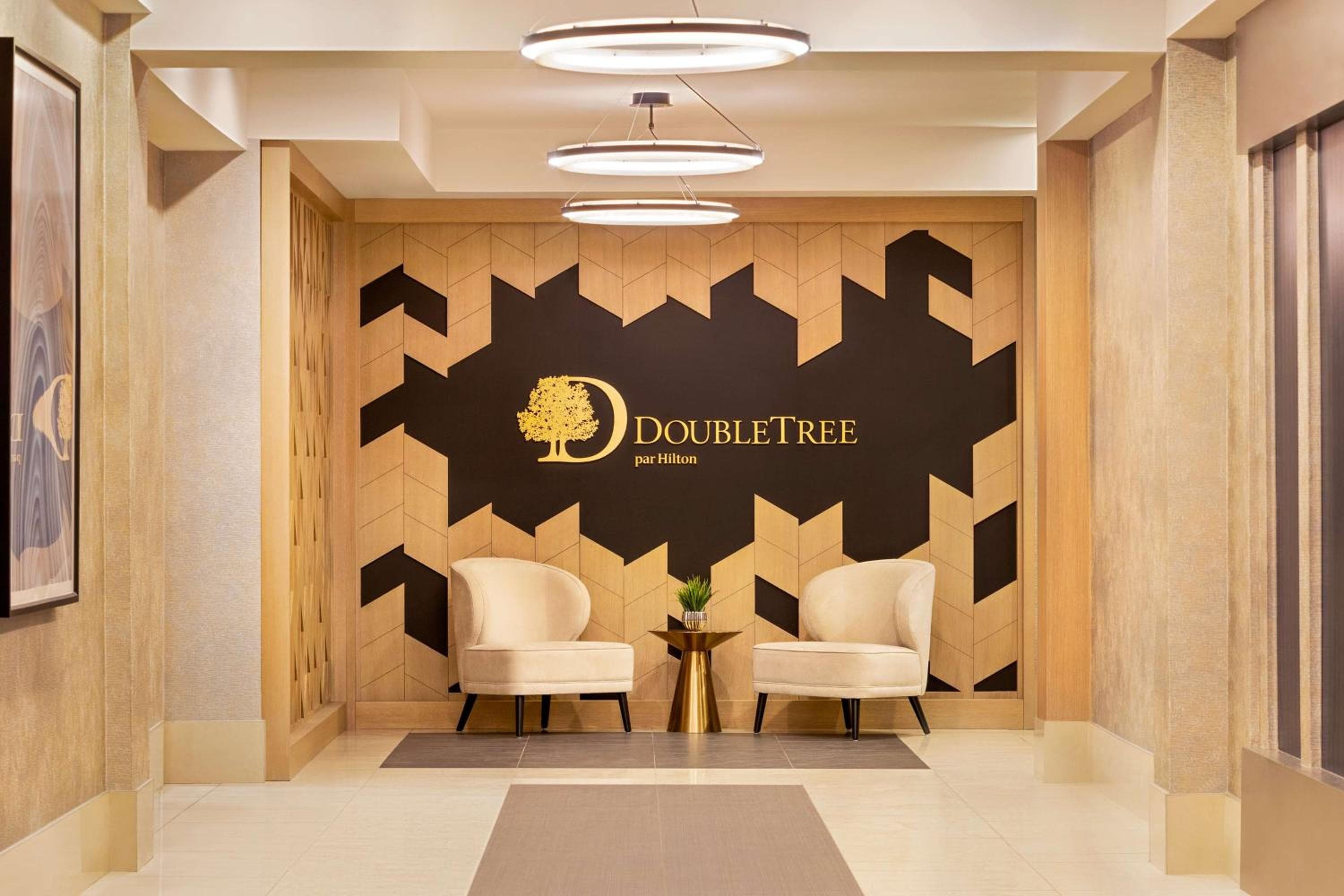 DoubleTree by Hilton Pointe Claire Montreal Airport West