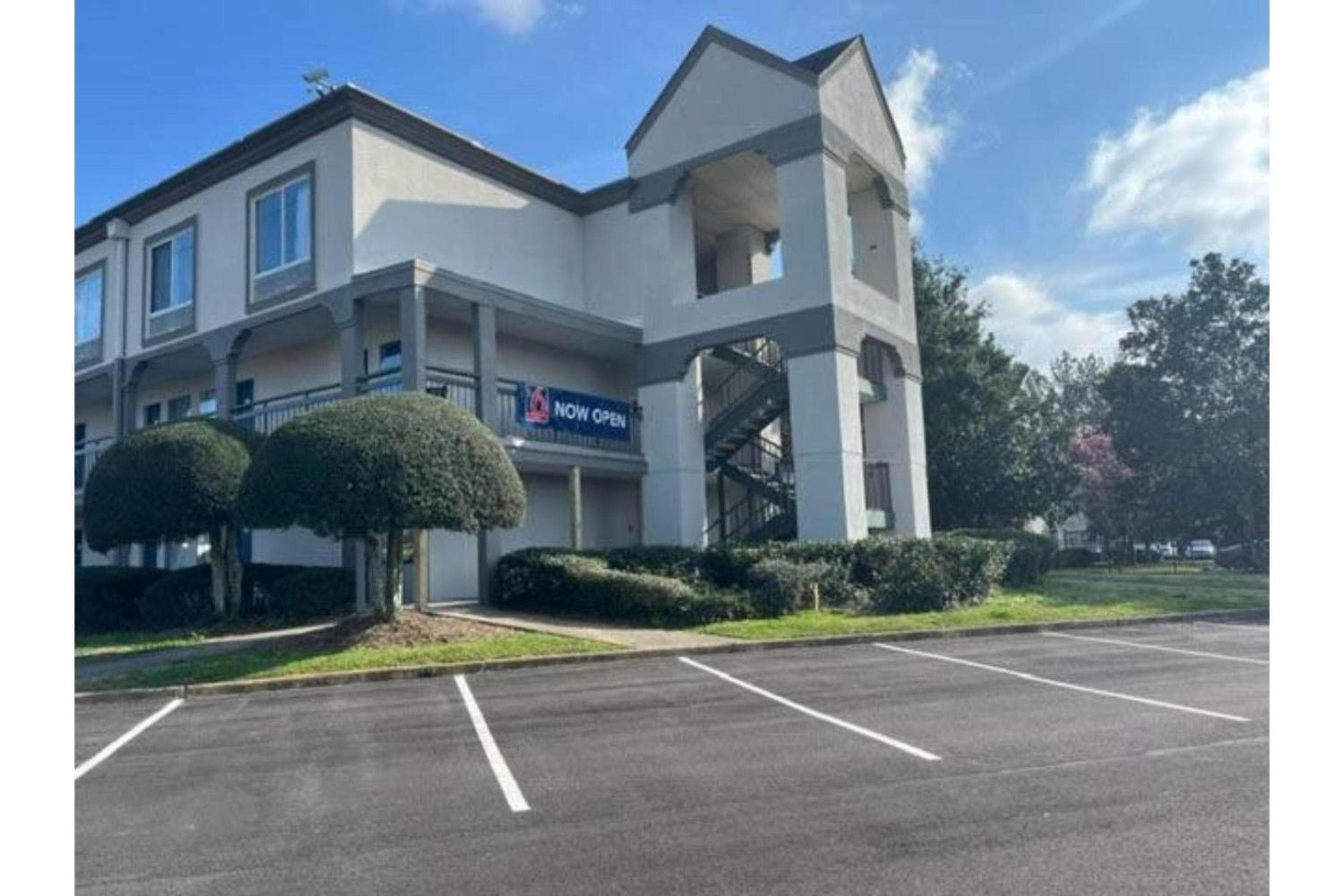 Studio 6 Suites Norcross, GA