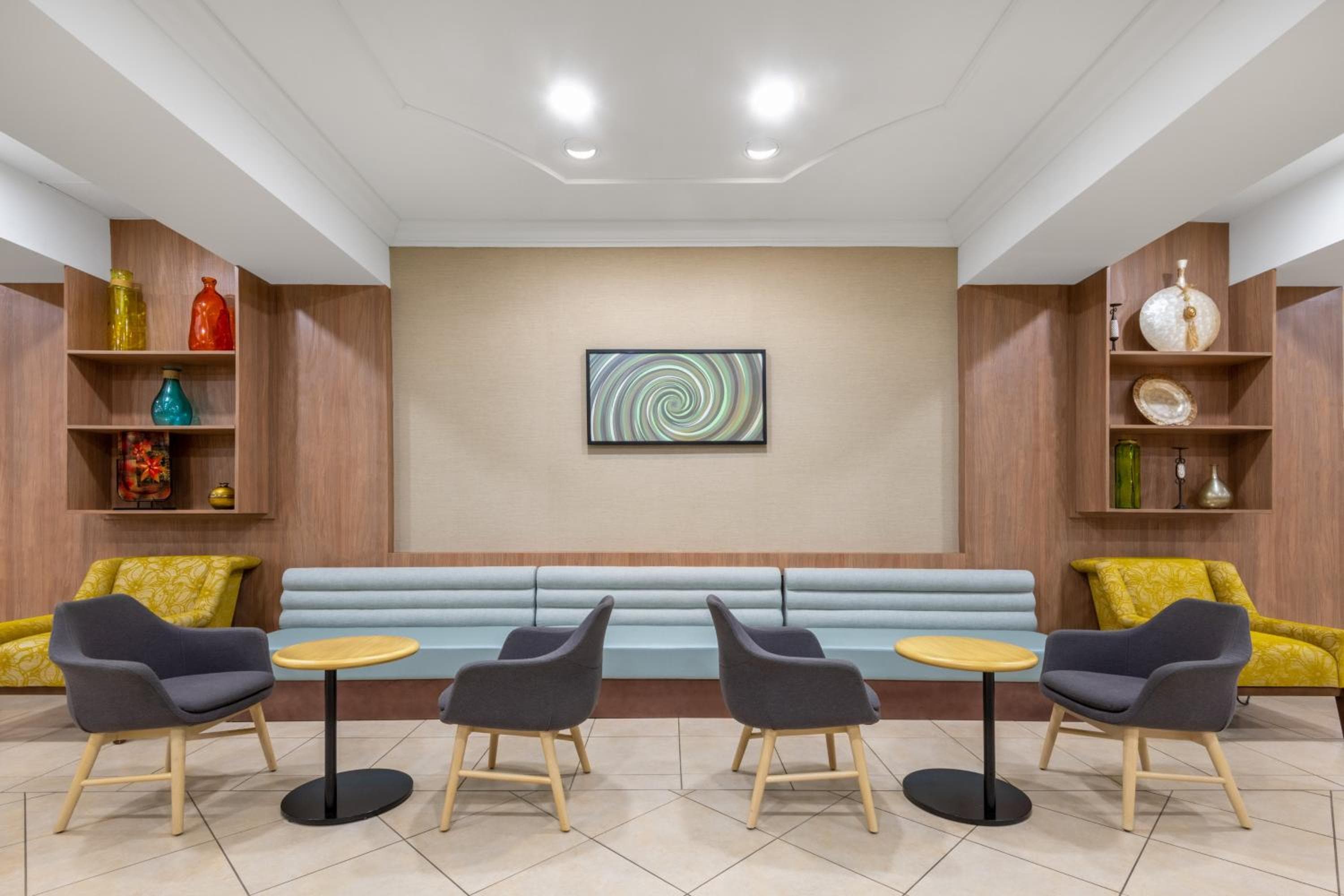 Holiday Inn and Suites Pittsfield-Berkshires