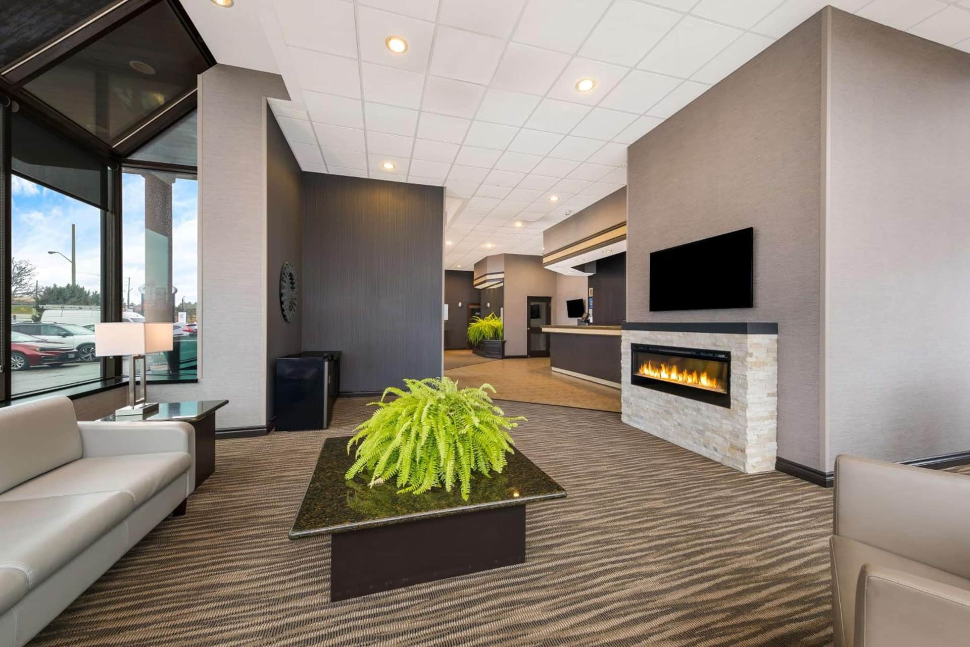 Best Western VOYAGEUR PLACE HOTEL
