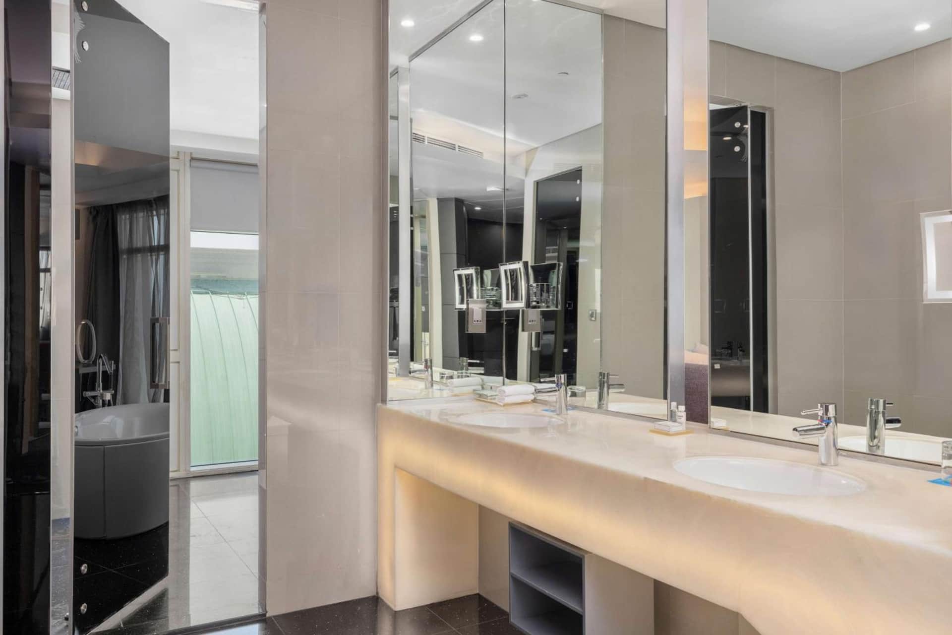V Hotel Dubai, Curio Collection by Hilton