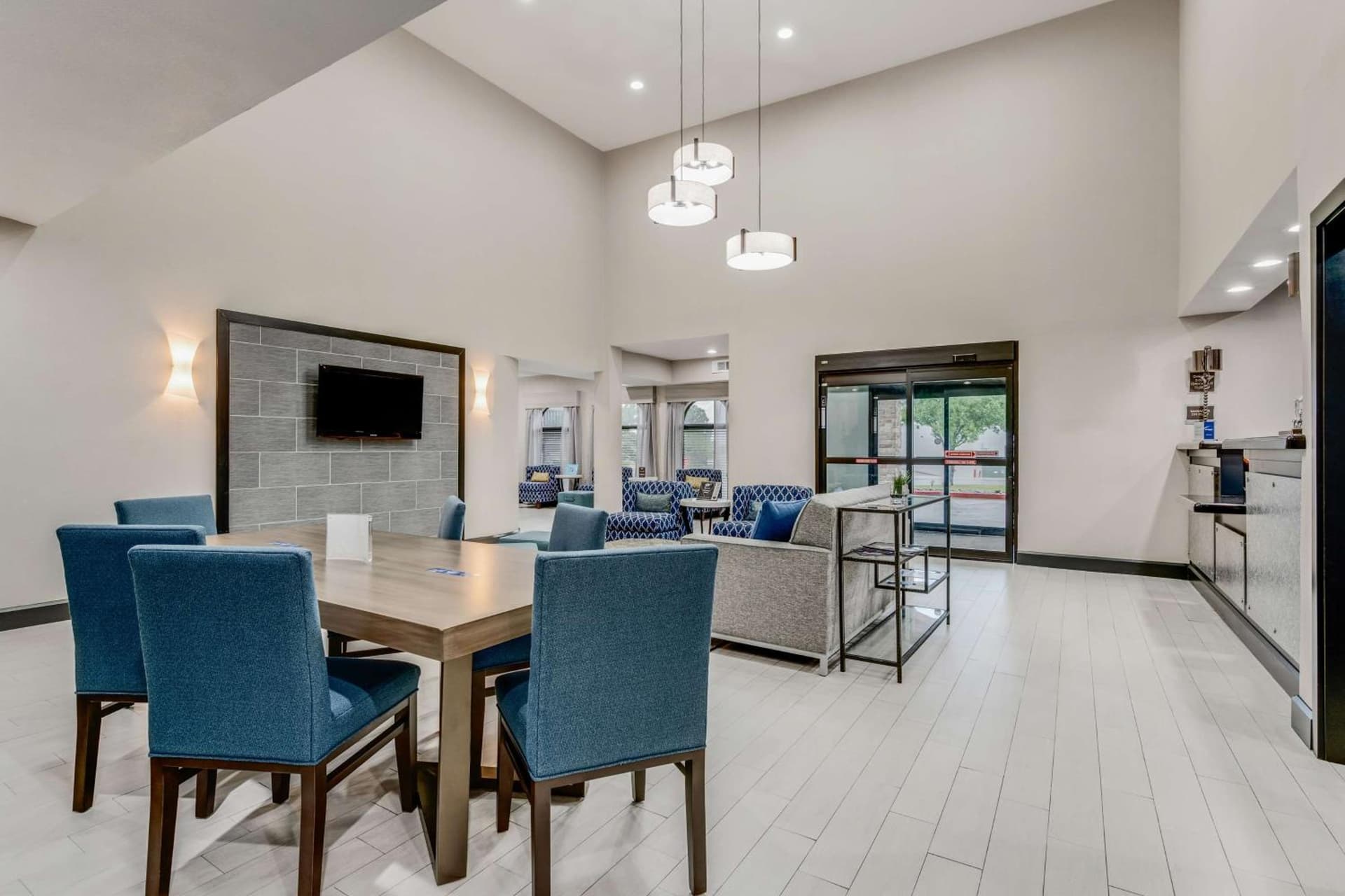 Huntsville Inn & Suites