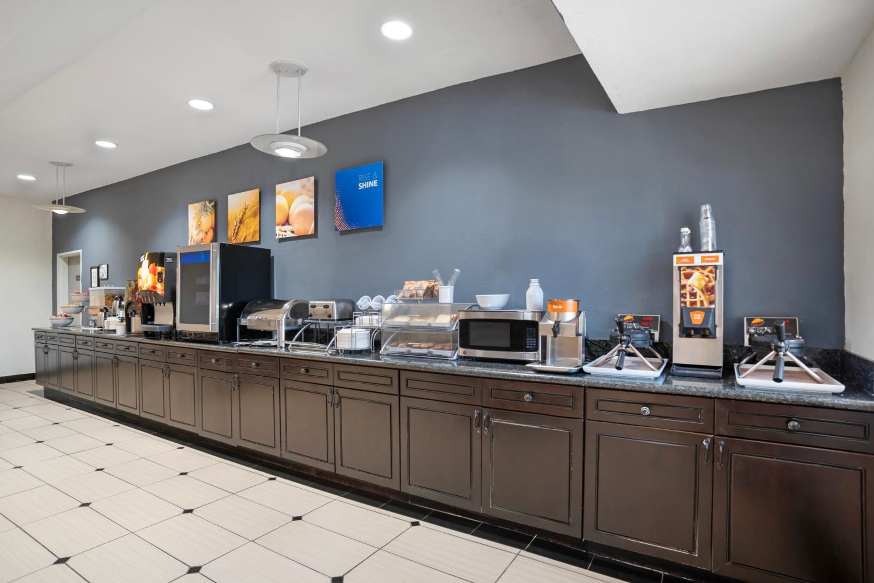Comfort Inn & Suites Crystal Inn Sportsplex