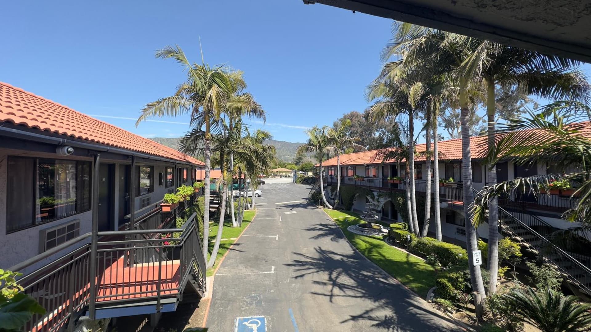 Garden Inn & Suites
