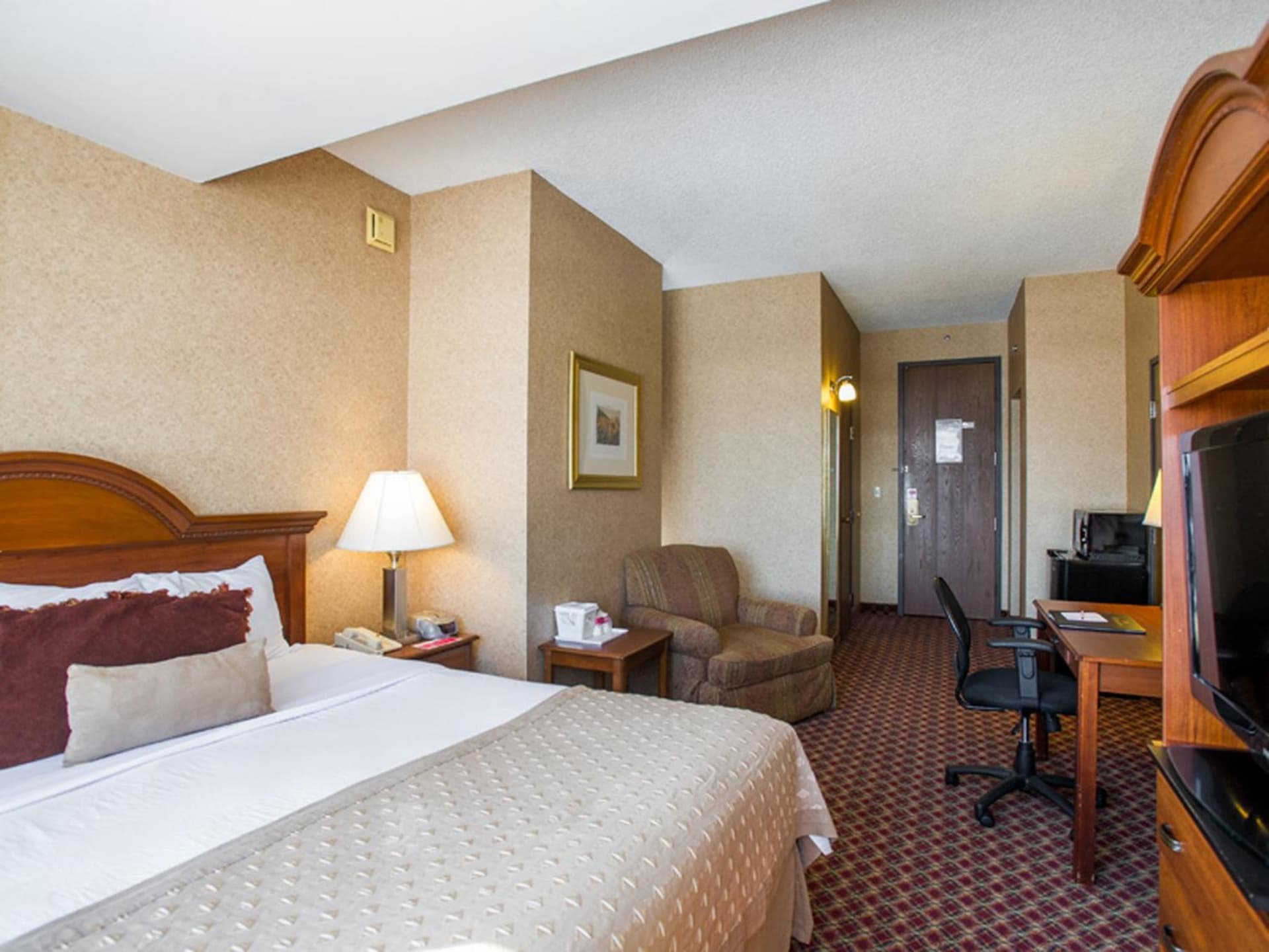 Ramada by Wyndham Topeka Downtown Hotel & Convention Center