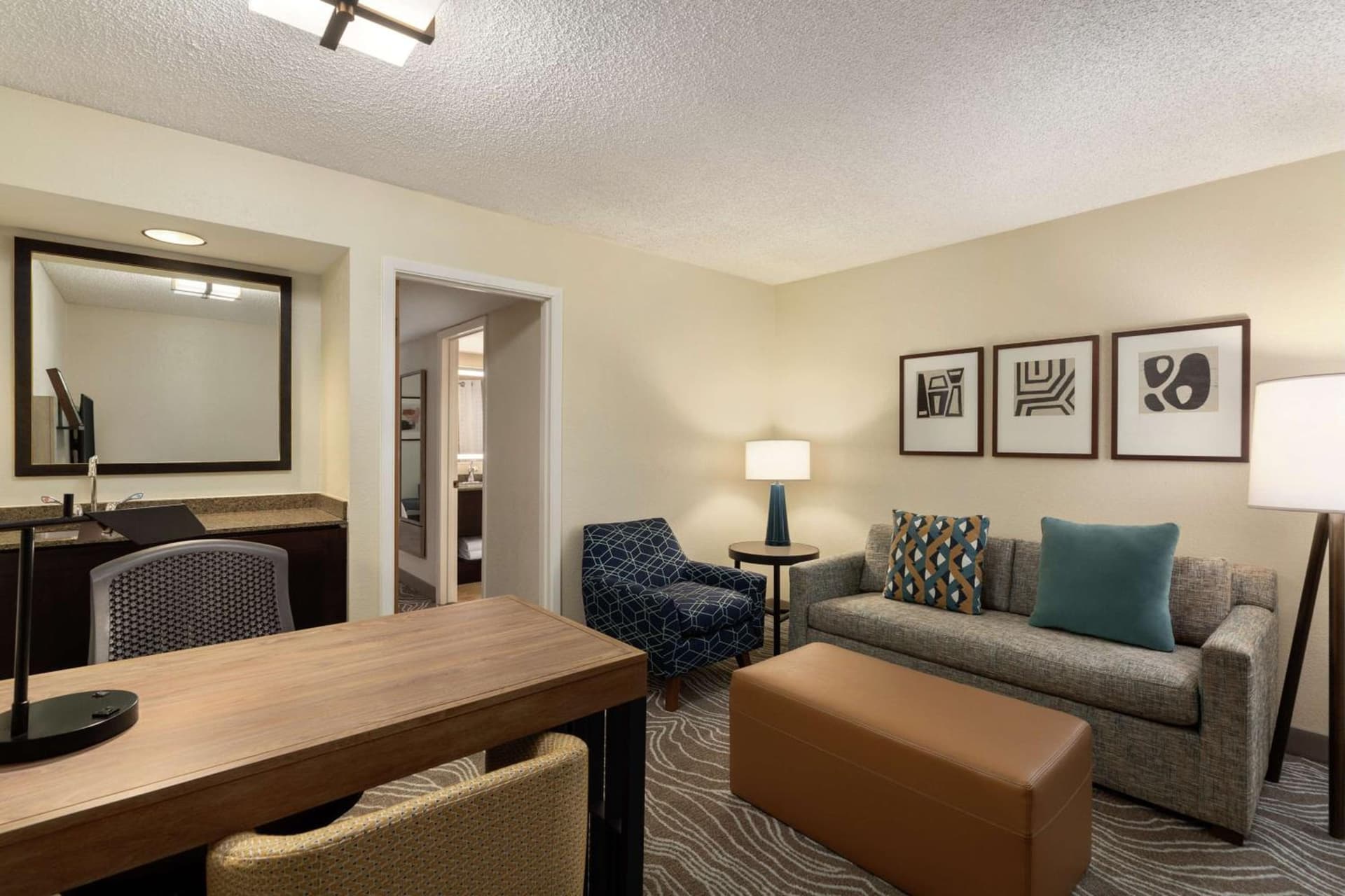 Embassy Suites by Hilton Phoenix Tempe