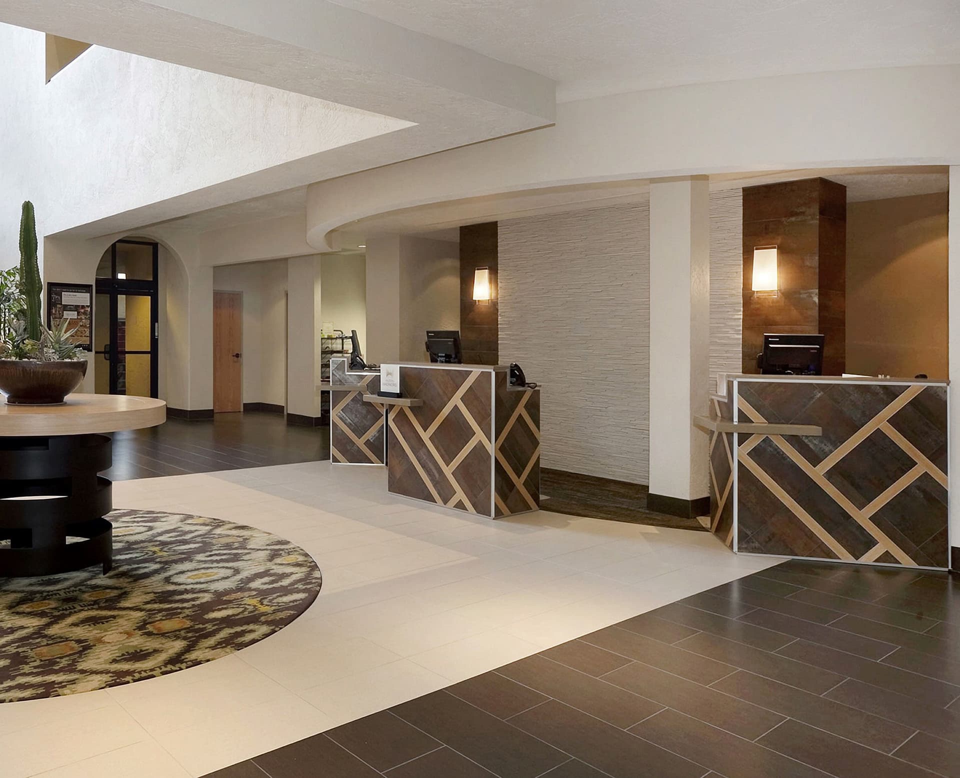 Embassy Suites by Hilton Phoenix Tempe