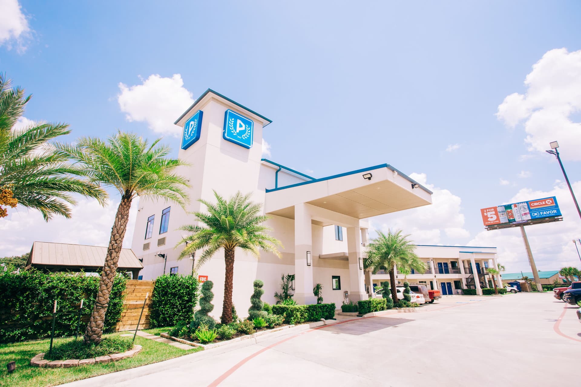 Palace Inn Blue I-45 & College Ave