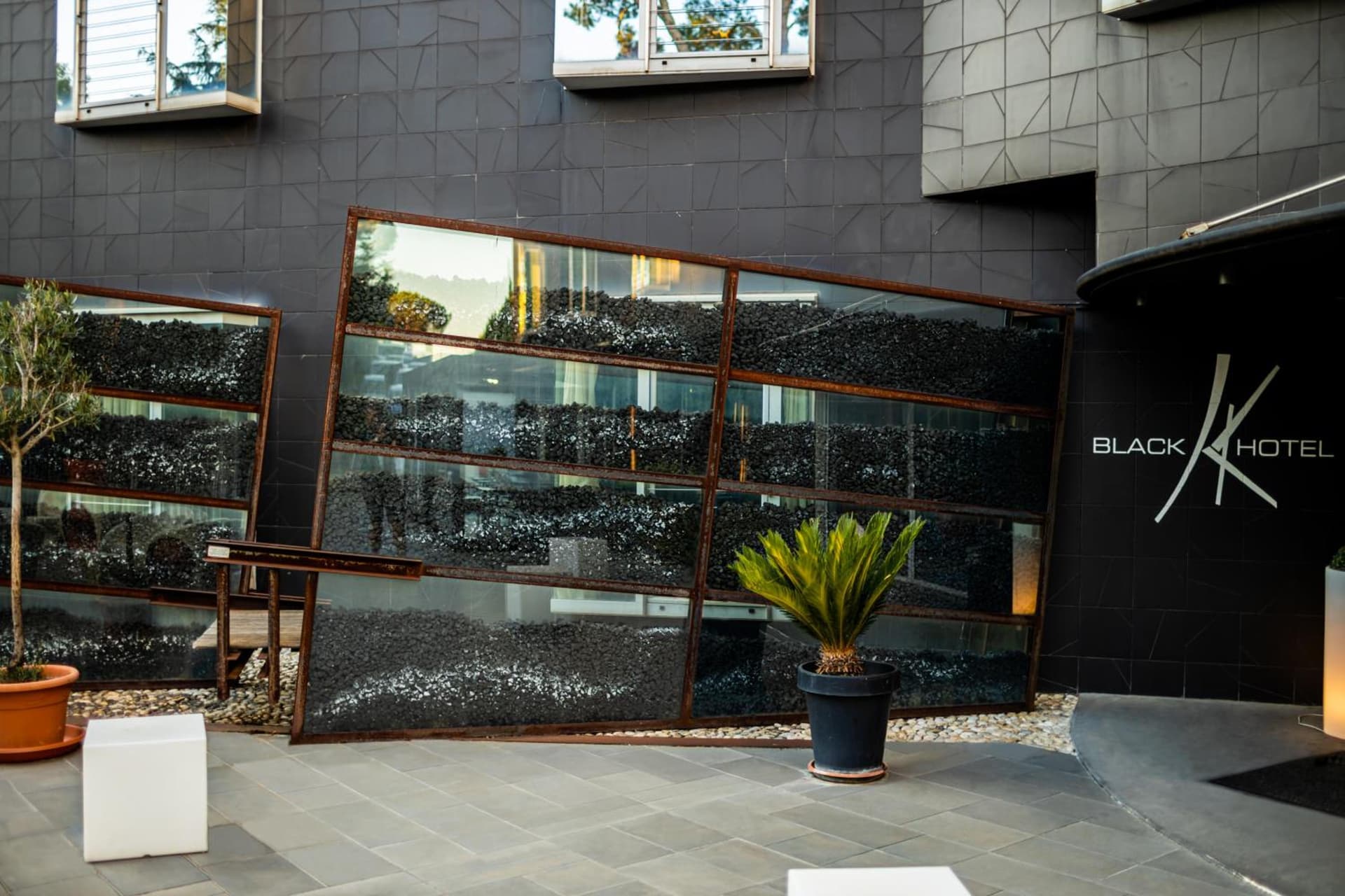Black Hotel